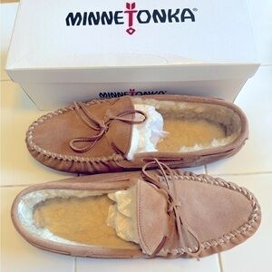 Minnetonka sheepskin moccasin